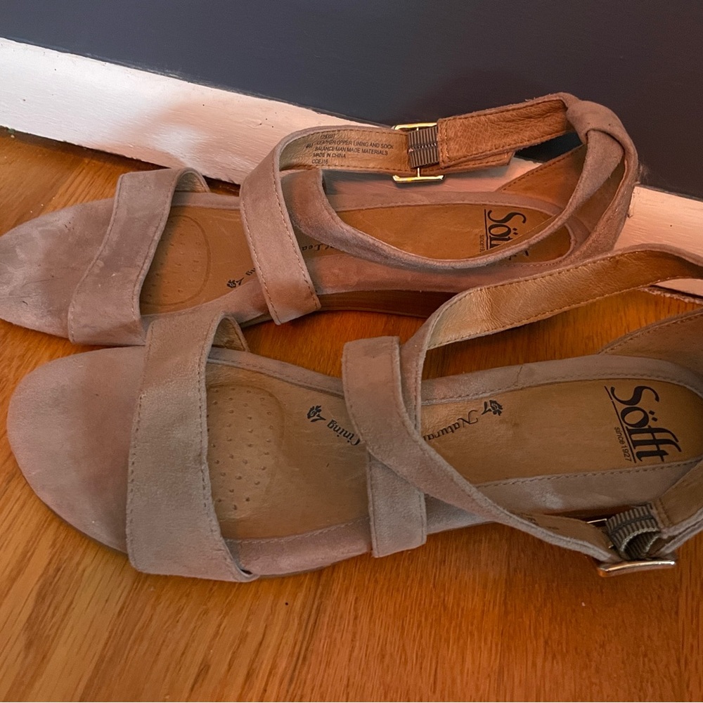 Sofft Suede Wedge Strappy Sandals 8